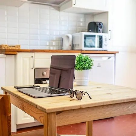 Apartament #1 Centre Au Calme, Lumineux, Stationnement Facile *